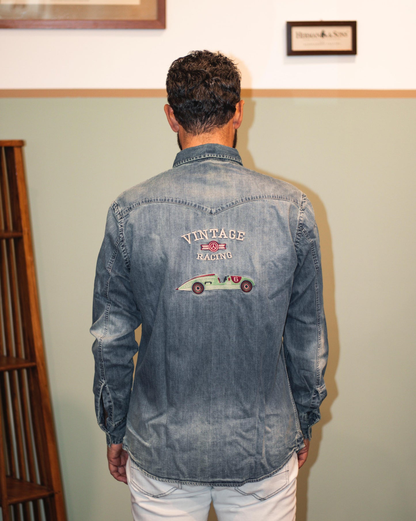 Camicia texana in denim blu chiaro con ricamo posteriore