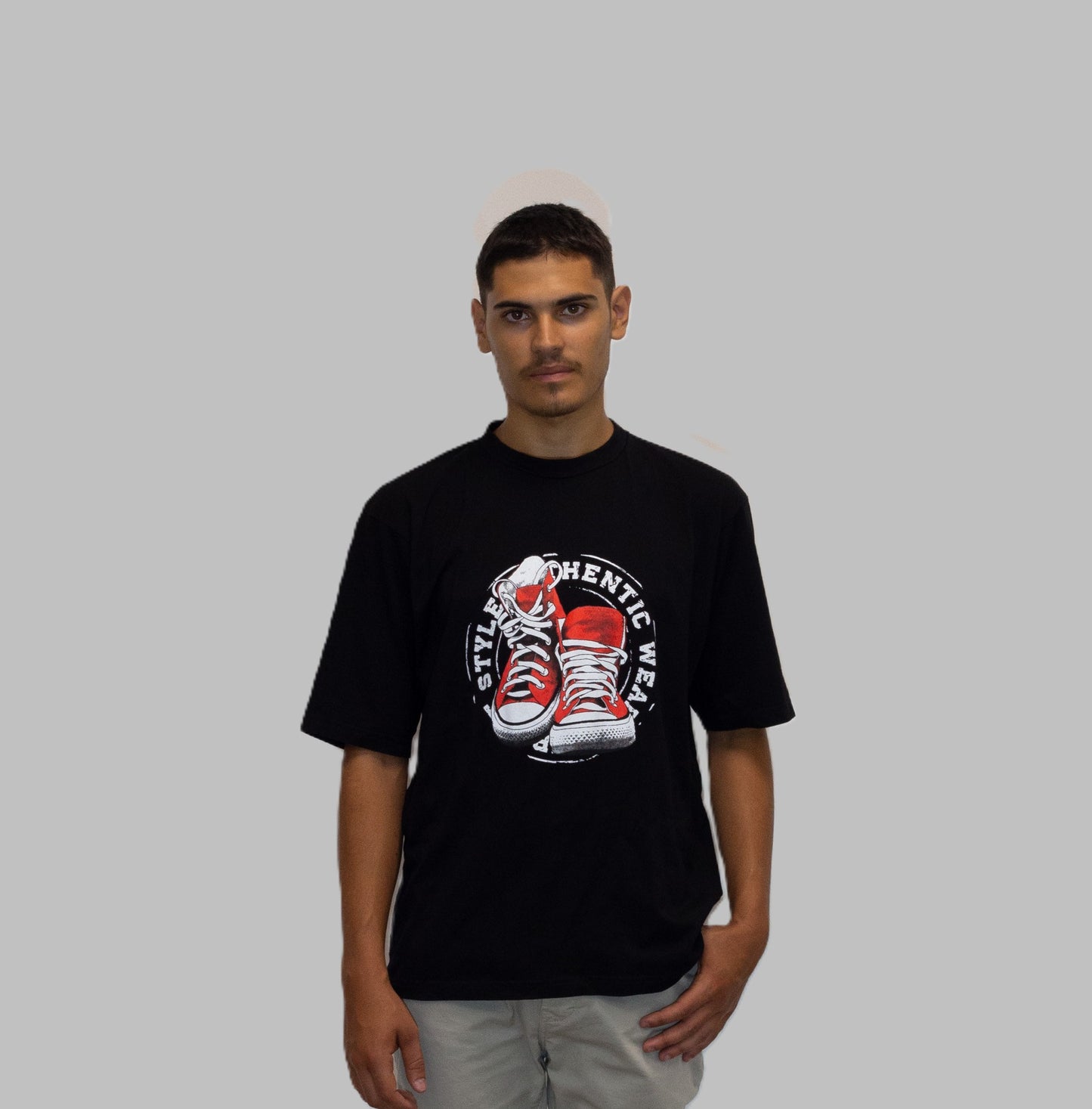 T-shirt a maniche corte nera con stampa