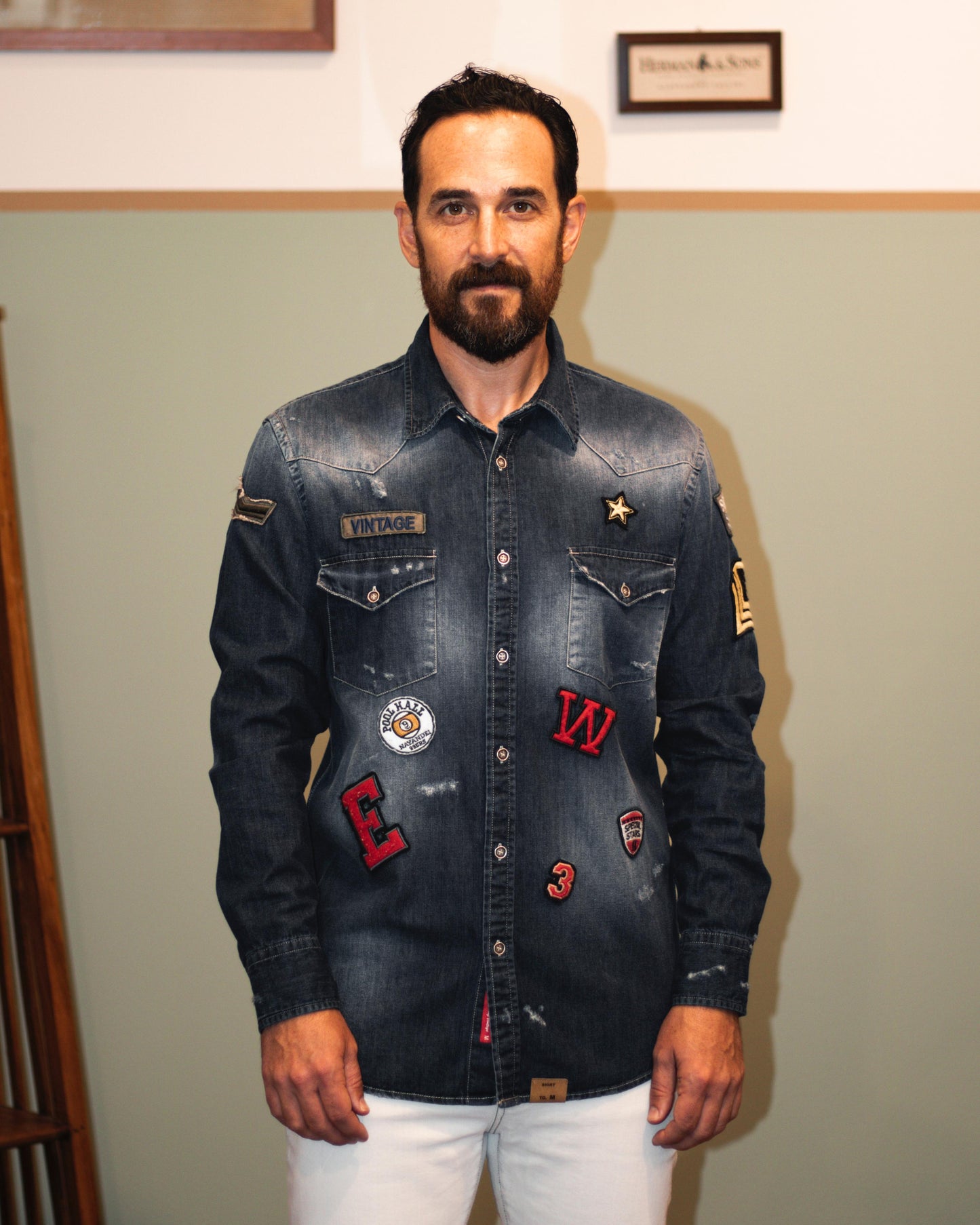 Camicia texana in denim blu scuro con rotture e ricami