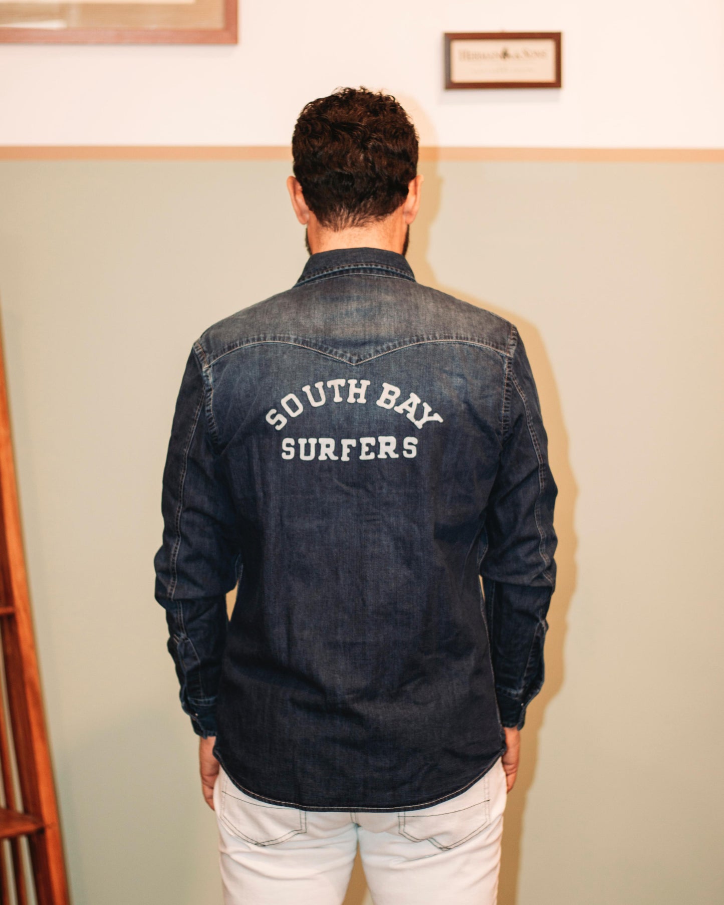 Camicia texana in denim blu scuro con stampa posteriore