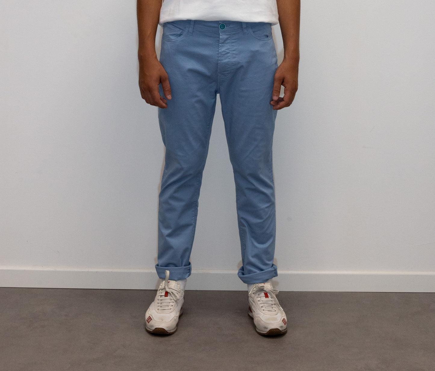 Pantalone celeste regular