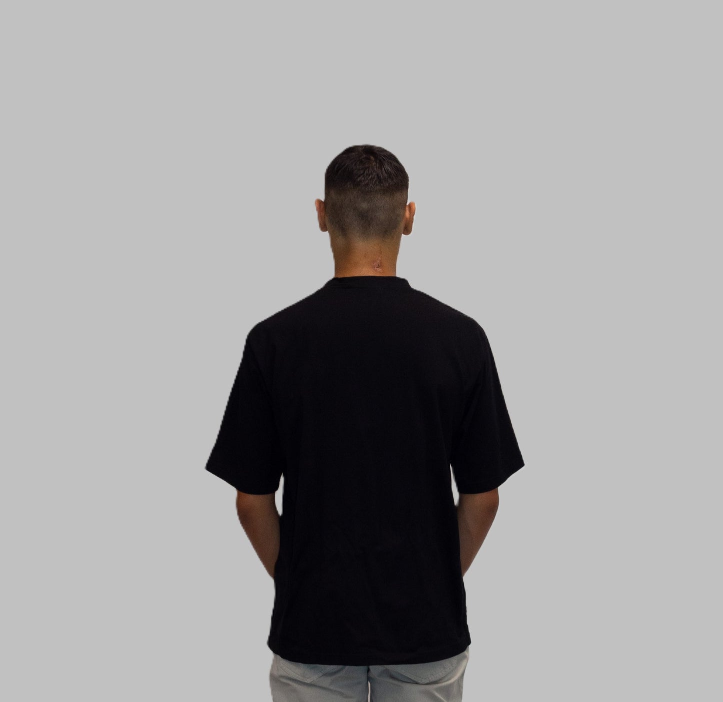 T-shirt a maniche corte nera con stampa